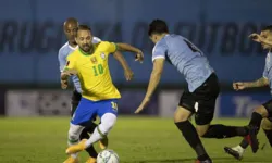 Brasil e Uruguai se enfrentam pelas Eliminatórias da Copa do Mundo, em Manaus.
