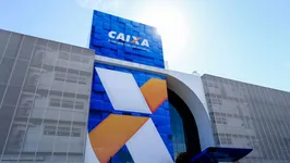 Dinheiro é depositado pela Caixa