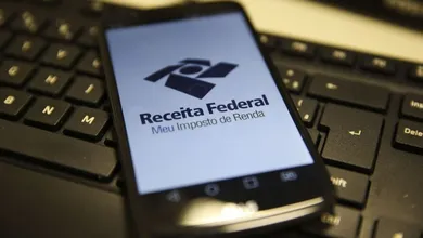 No total foram entregues 36.868.780 declarações este ano, destas, 2,4% ficaram retidas na malha fina. 