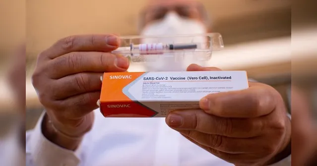 Imagem ilustrativa da notícia Anvisa interdita 12 milhões de doses de Coronavac
