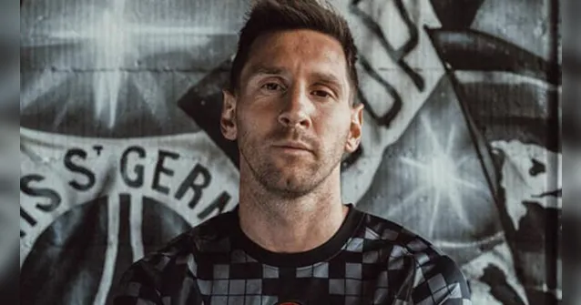 Imagem ilustrativa da notícia Vídeo: PSG apresenta nova camisa para a Champions