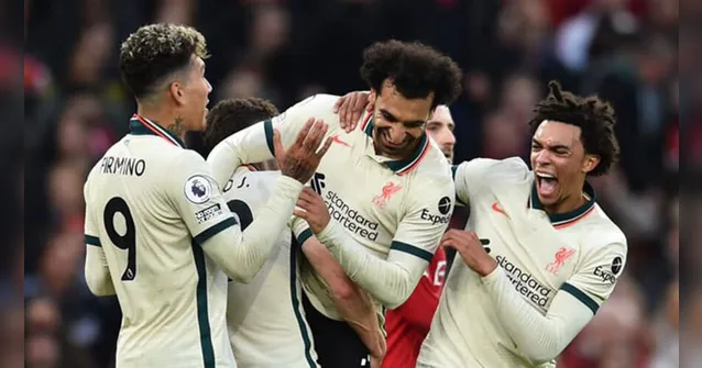 Imagem ilustrativa da notícia Liverpool goleia United com show de Salah no Old Traford
