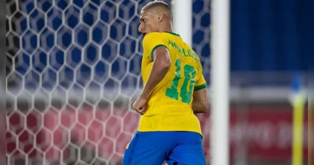 Imagem ilustrativa da notícia Atacante da Seleção xinga jornalista após crítica: "Otário"