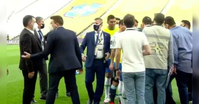 Imagem ilustrativa da notícia Bolsonaro teria tentado reiniciar jogo do Brasil e Argentina