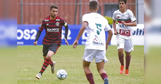Imagem ilustrativa da notícia Jogador do Goiás é baleado após confusão em boate