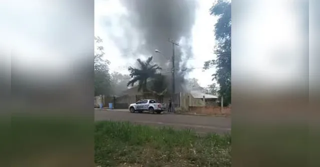 Imagem ilustrativa da notícia Incêndio atinge prédio do CPC Renato Chaves em Tucuruí
