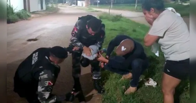 Imagem ilustrativa da notícia Vídeo: PMs salvam bebê engasgado no Pará.  Veja