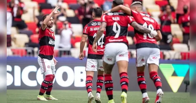 Imagem ilustrativa da notícia Flamengo vence Athletico-PR e joga pressão sobre o Palmeiras