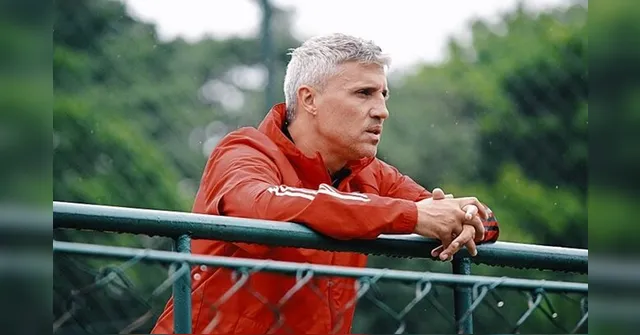 Imagem ilustrativa da notícia Diretoria do São Paulo cede a pressão e demite Hernan Crespo