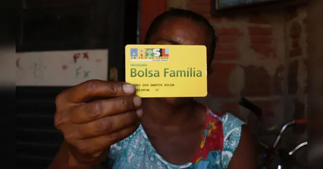 Imagem ilustrativa da notícia Novo programa trava e deixa 2,2 mi de famílias sem auxílio