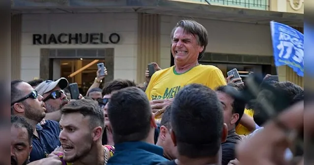 Imagem ilustrativa da notícia Impeachment e facada: a política brasileira de pernas pro ar