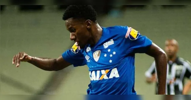 Imagem ilustrativa da notícia Atacante aciona Cruzeiro na Justiça e pede mais de R$500 mil
