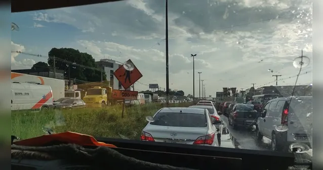 Imagem ilustrativa da notícia Chuva e acidente deixam BR-316 parada na tarde de hoje