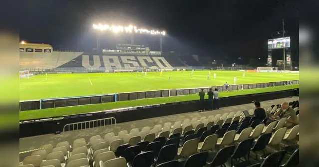 Imagem ilustrativa da notícia De olho no G4, Vasco encara CSA nesta sexta em São Januário