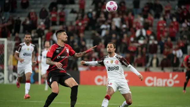 Imagem ilustrativa da notícia Pressionado, Flamengo tem reforços contra o Athletico-PR