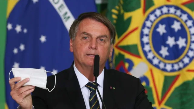 Imagem ilustrativa da notícia Bolsonaro reduz em 85% verba para vacinas em 2022