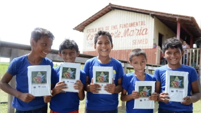 Imagem ilustrativa da notícia Comunidades ribeirinhas recebem 10 mil exemplares de livros 