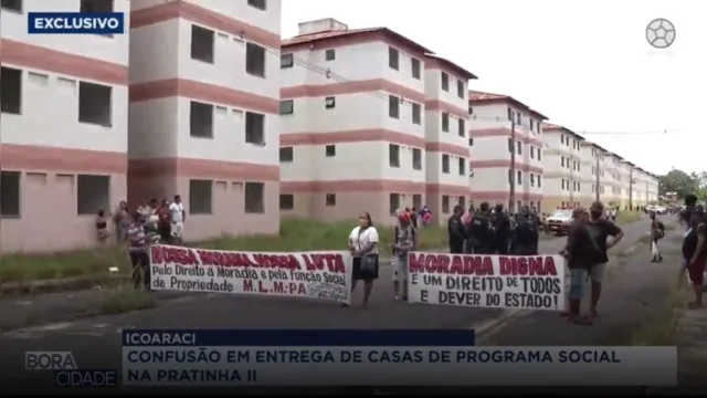 Imagem ilustrativa da notícia Manifestantes pedem entrega de apartamentos na Pratinha