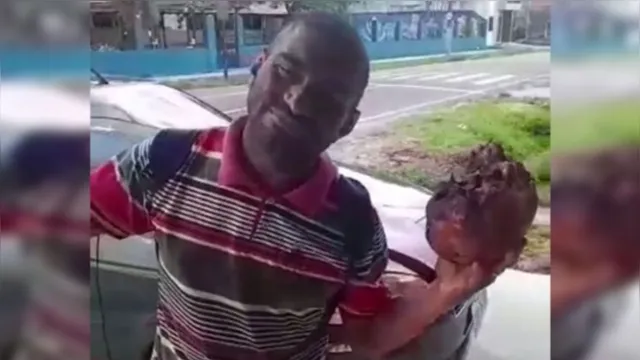 Imagem ilustrativa da notícia Vídeo: homem faz dancinha com suposto crânio em Icoaraci