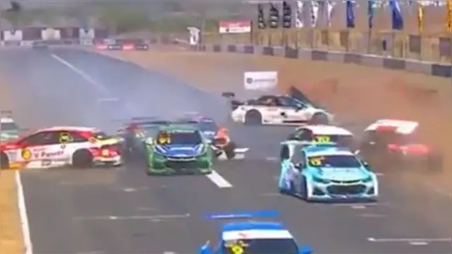 Imagem ilustrativa da notícia Vídeo: Stock Car tem acidente impressionante com 11 carros