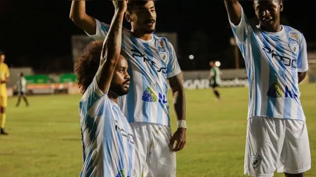Imagem ilustrativa da notícia Celsinho faz gesto antirracista após fazer gol pelo Londrina