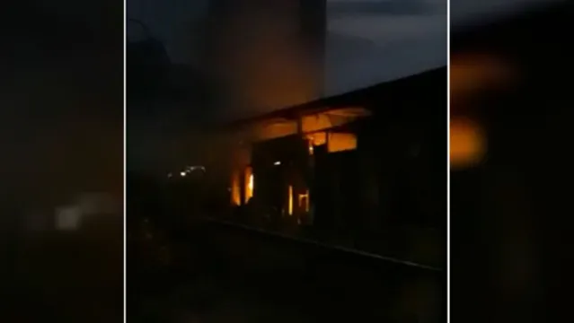 Imagem ilustrativa da notícia Vídeo: Incêndio atinge boxes no Largo da Palmeira