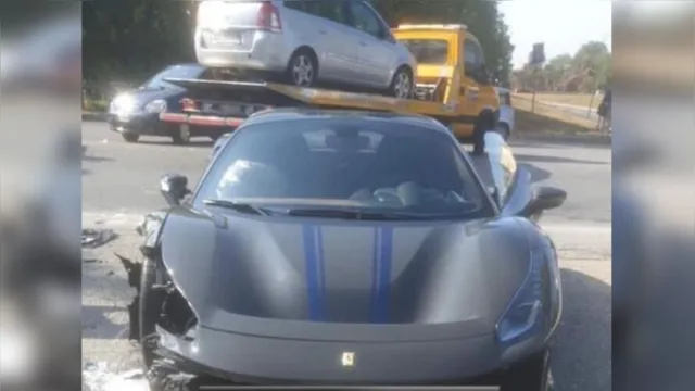 Imagem ilustrativa da notícia Jogador brasileiro destrói Ferrari em acidente; veja!