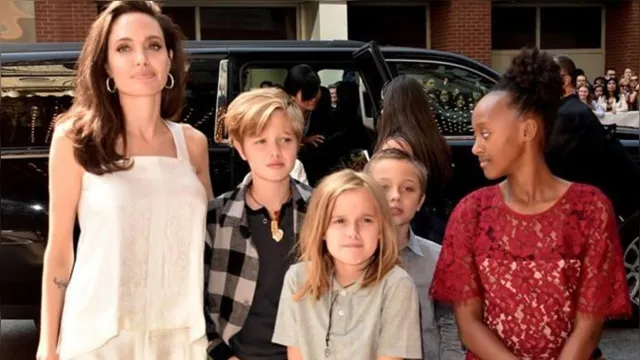 Angelina Jolie leva 5 dos 6 filhos com Brad Pitt em evento de Eternos