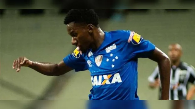 Imagem ilustrativa da notícia Atacante aciona Cruzeiro na Justiça e pede mais de R$500 mil