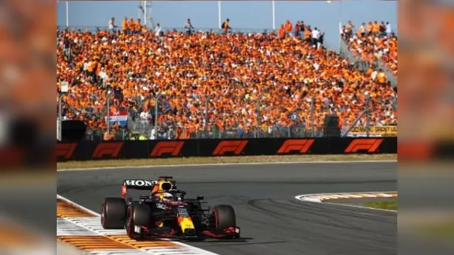 Imagem ilustrativa da notícia Verstappen vence e toma a liderança de Hamilton na F1