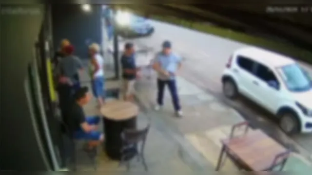 Imagem ilustrativa da notícia Vídeo:
homem se passa por PM para não pagar conta em bar