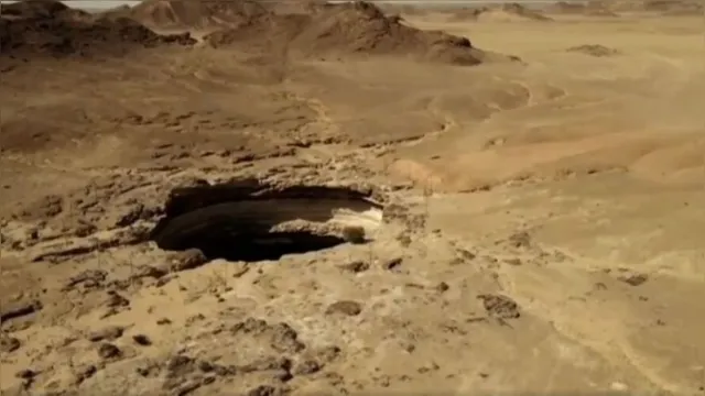 Imagem ilustrativa da notícia Exploradores mostram o que tem no "poço do inferno" 