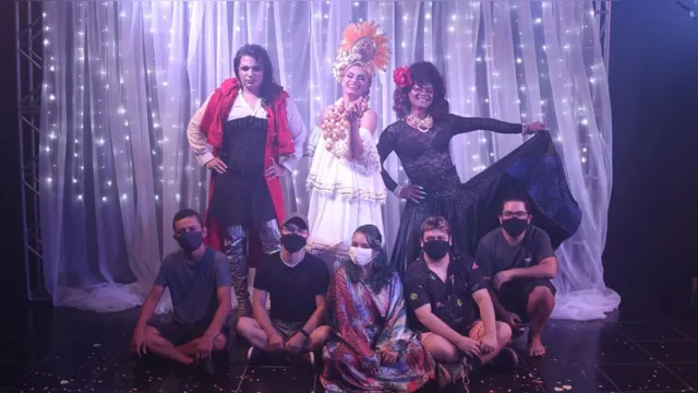 Imagem ilustrativa da notícia Sarau online reúne teatro, música e performance de drags