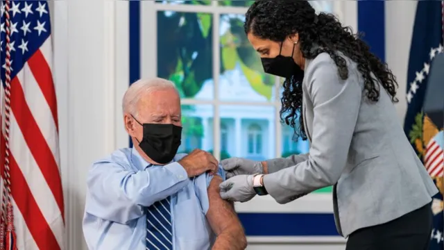Imagem ilustrativa da notícia Joe Biden recebe 3ª dose da vacina contra a Covid-19