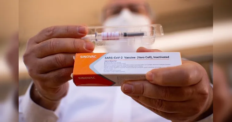Imagem ilustrativa da notícia Anvisa interdita 12 milhões de doses de Coronavac