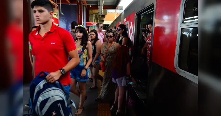Imagem ilustrativa da notícia Mulher é estuprada em trem e passageiros só assistem