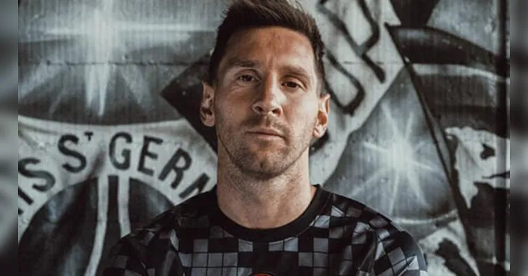 Imagem ilustrativa da notícia Vídeo: PSG apresenta nova camisa para a Champions