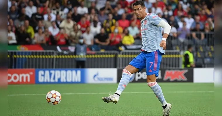Imagem ilustrativa da notícia Vídeo: CR7 estreia com gol e com ajuda a segurança desmaiado