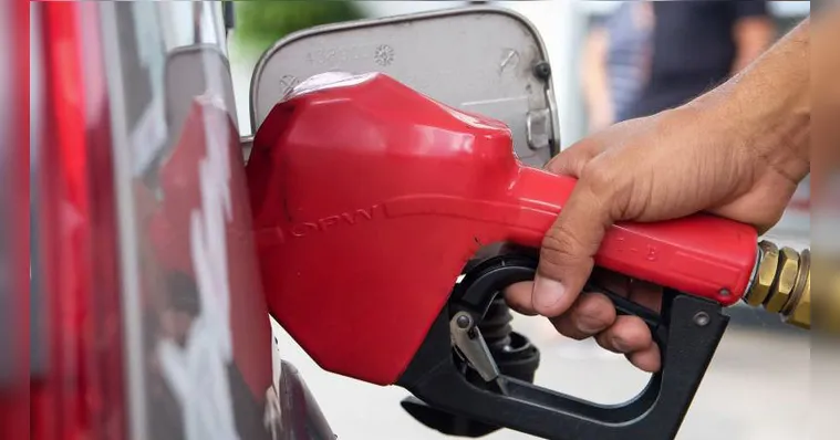 Imagem ilustrativa da notícia Petrobras sobe preços de gasolina e gás de cozinha em 7,2%