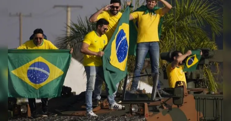 Imagem ilustrativa da notícia Bolsonaristas agridem jovens considerados 'infiltrados'
