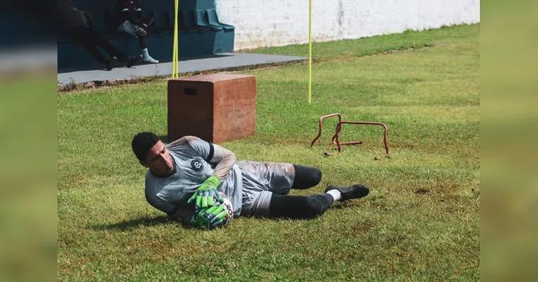 Imagem ilustrativa da notícia Goleiro Vinicius sofre lesão e está fora dos próximos jogos