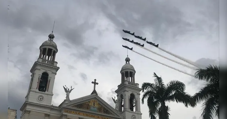 Imagem ilustrativa da notícia Esquadrilha da Fumaça faz show no céu de Belém. Assista