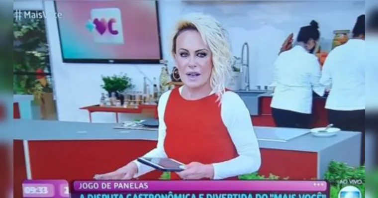 Imagem ilustrativa da notícia De vermelho, Ana Maria aparece ao som de "Que País é Este?"