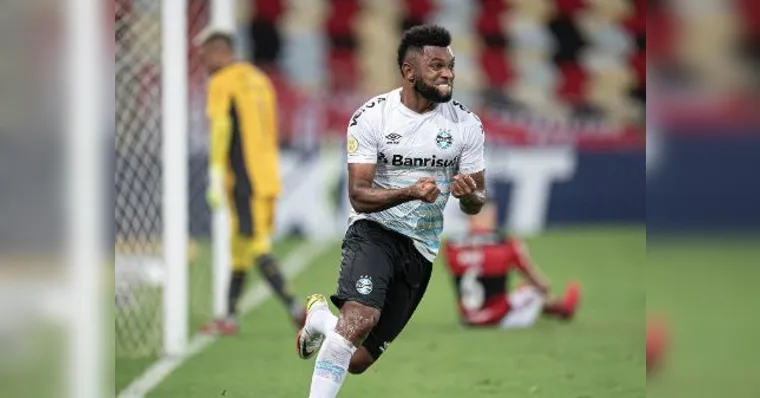 Imagem ilustrativa da notícia Grêmio vence e complica o Flamengo na classificação.