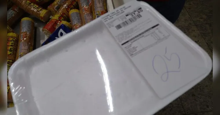Imagem ilustrativa da notícia Supermercado vende bandeja sem carne: "Só depois de pagar"