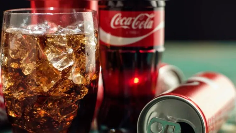 Imagem ilustrativa da notícia Homem de 22 anos morre após beber Coca-Cola