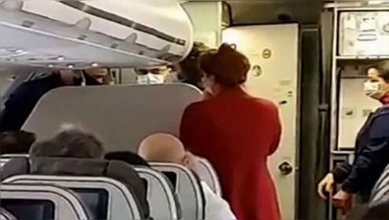 Imagem ilustrativa da notícia Passageiro é expulso de avião por recusar uso de máscara