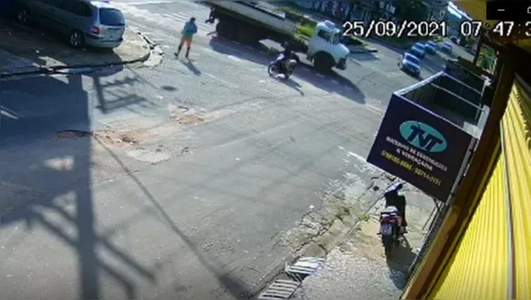 Imagem ilustrativa da notícia Vídeo: imagens registram atropelamento de criança de 12 anos