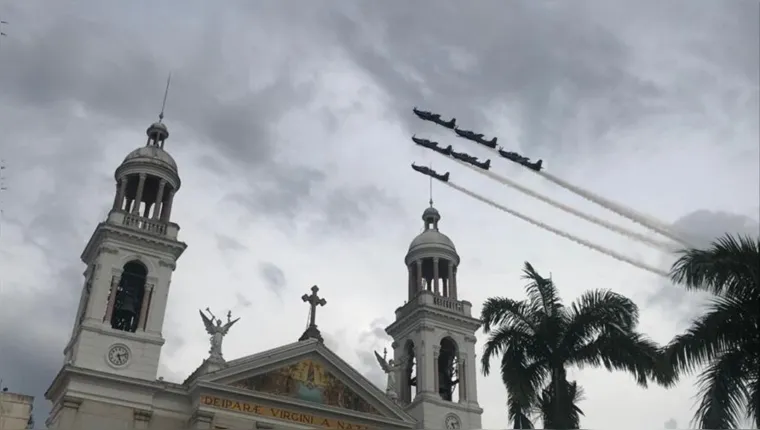 Imagem ilustrativa da notícia Esquadrilha da Fumaça faz show no céu de Belém. Assista