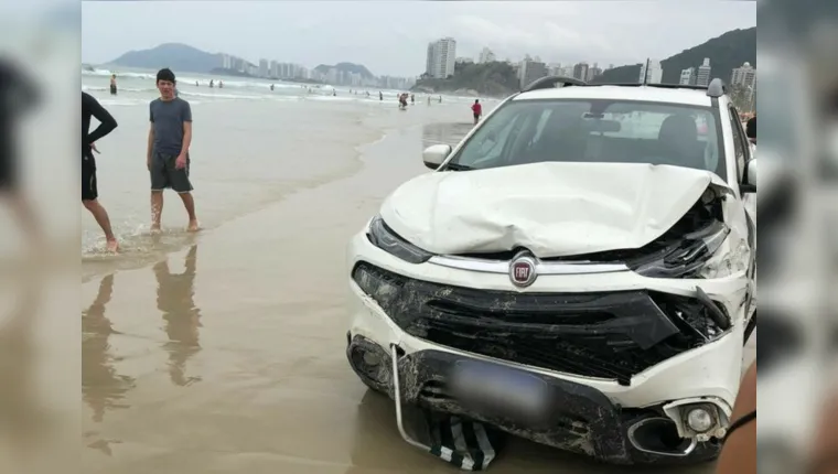 Imagem ilustrativa da notícia SP: condutora passa mal e invade praia em carro desgovernado